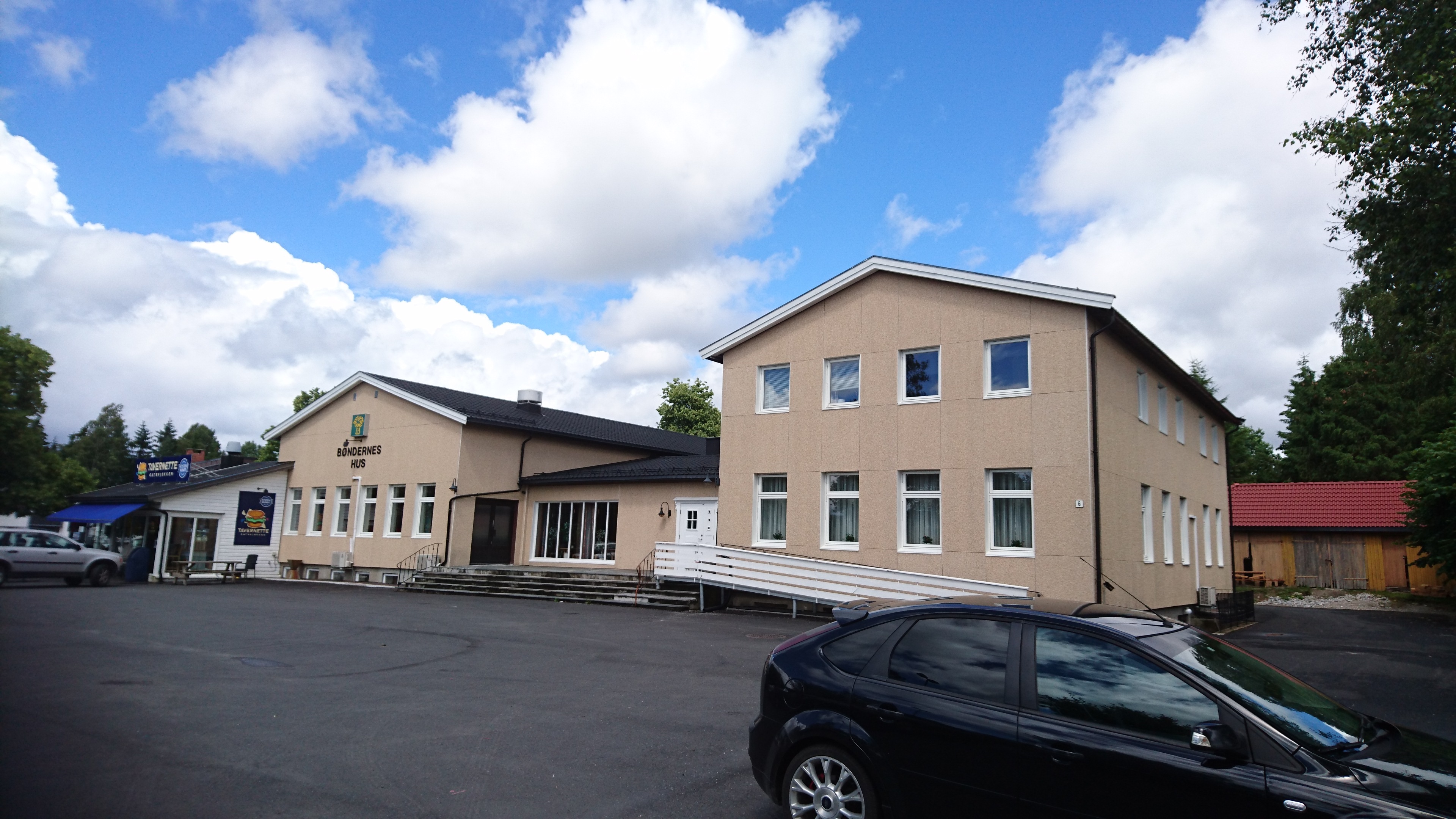 Bøndernes_hus_sett_fra_siden